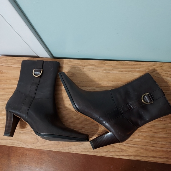 ETIENNE AIGNER Brown Buckle Heeled Boots - size 8 - Picture 3 of 9